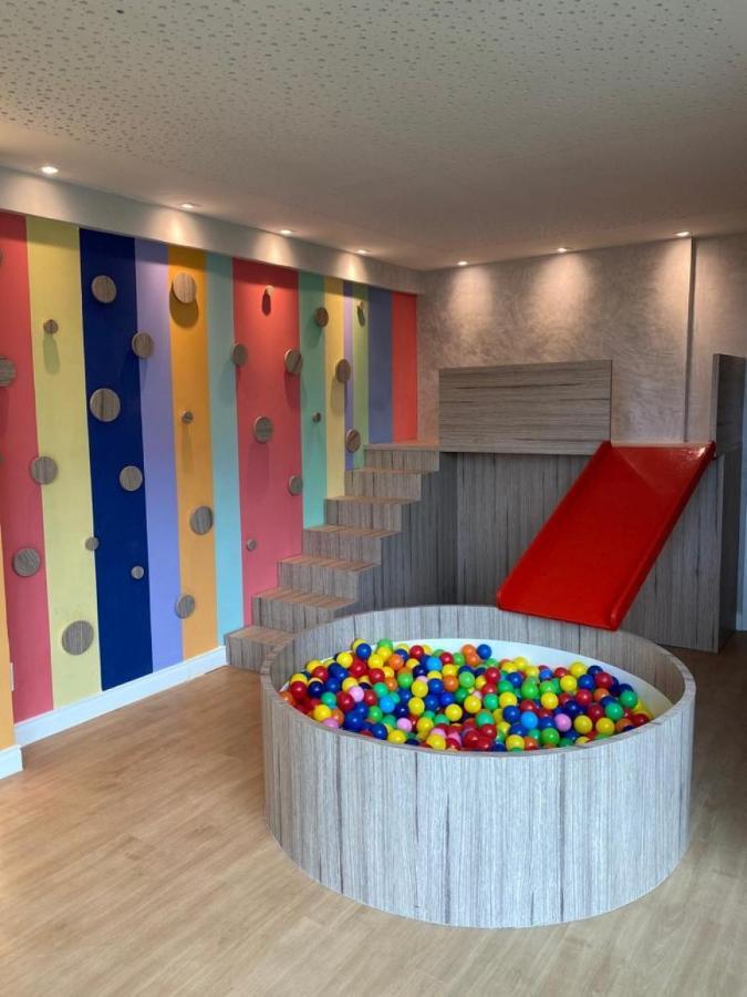 Flat Sunny Hall Pe Piscina Privativa